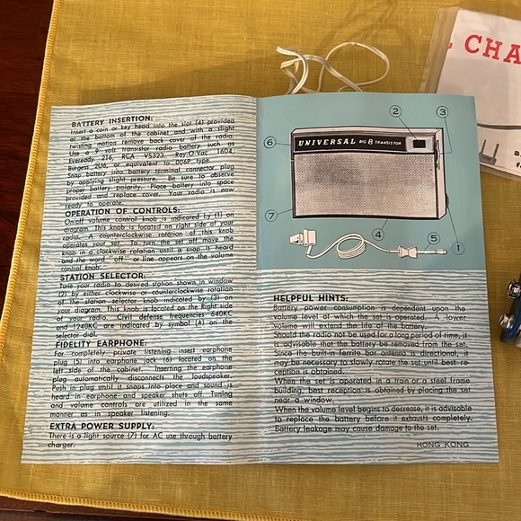 Universal Big 8 Transistor Radio , 60’s - Picture 9 of 9
